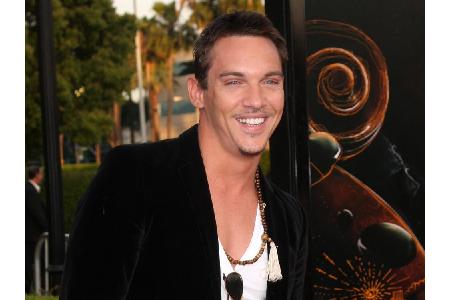 Für einen Film schlüpfte Schauspieler Jonathan Rhys Meyers (40) bereits 2005 in die Rolle des Elvis Presley. Dass er heute o...