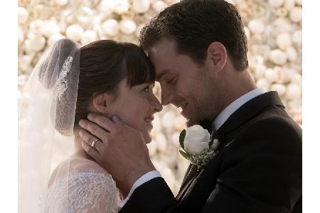 Nach ihrer Hochzeit schweben Ana (Dakota Johnson) und Christian (Jamie Dornan) zwar im siebten Himmel, doch schon bald legt ...