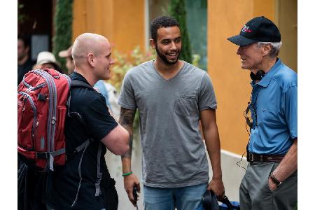 Clint Eastwood präsentiert mit 