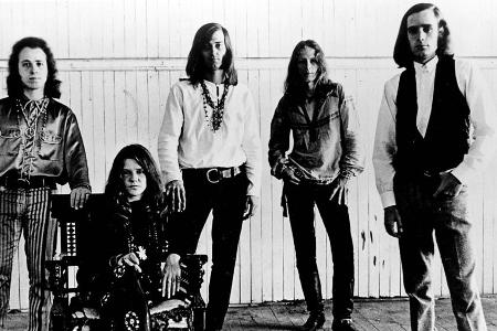 Janis Joplin inmitten ihrer ersten Band Big Brother & the Holding Company