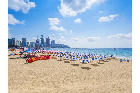 ...mit mehreren Top-(Stadt-)Stränden, wie dem Haeundae Beach. Bei Strandurlaub in Südostasien denken die allermeisten an Ind...