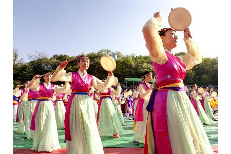 Die koreanische Kultur blickt mittlerweile auf eine mehr als 3.000-jährige Geschichte zurück. Zu besonderen Anlässen, wie de...