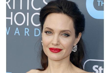 Angelina Jolie steht auch ohne soziale Medien im Fokus der Öffentlichkeit. Mit ihrem schauspielerischen Talent glänzt sie in...