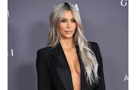 Auch Kims Haarfarbenwechsel von Braun zu Platinblond ist ihrem Mann Kanye West zu verdanken. 