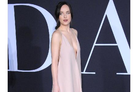 DARF BLEIBEN: Slipdress. Die leichten Kleider werden auch kommenden Sommer wieder ausgeführt. Wer solange nicht warten will,...