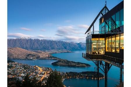 Wo gibt es so einen Ausblick? Natürlich in Neuseeland, genauer gesagt oberhalb von Queenstown. Die Stadt der Abenteurer ist ...