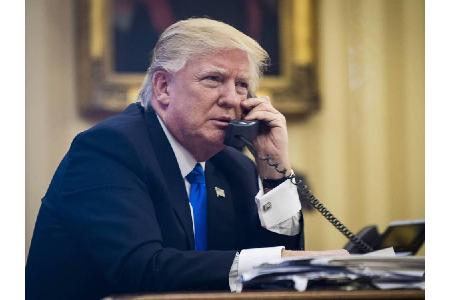 Einen Tag später hatte Trump ein Date mit der deutschen Bundeskanzlerin Angela Merkel - am Telefon. Nach dem Gespräch betont...