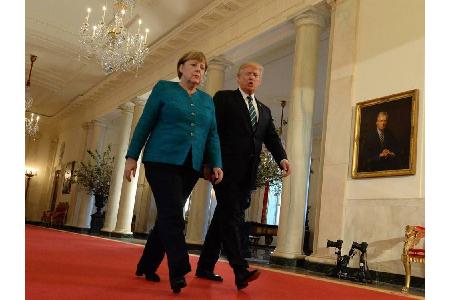 Am 17. März war es dann so weit. Angela Merkel kam zu ihrem Antrittsbesuch nach Washington. Auch wenn es nicht so herzlich z...