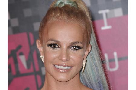 Auch die Queen of Pop, Britney Spears (36), ist offenbar ein Fan von Wimpern-Extensions. Auf diesem Bild trägt sie ein Wimpe...