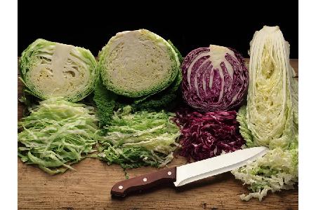 Rotkohl, Weißkohl und Co. enthalten wie Knoblauch eine große Menge an Schwefel, der an vielen Abbau- und Entgiftungsvorgänge...