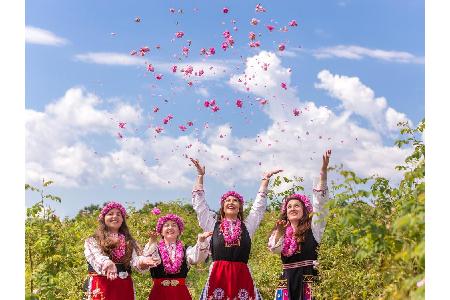 Zum Zehnjährigen bzw. der Rosenhochzeit nach Paris oder Venedig? Nein, wir dachten da eher an Bulgarien. In Kazanlak findet ...