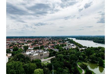 Hannover (Bild), Dortmund und Augsburg bieten eine Runde Eislaufen für 4 Euro an. Für Kinder liegt der Preis in Hannover und...