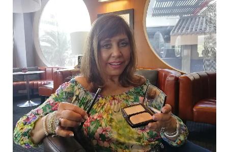 Schlagersängerin Tina York setzt - wie die meisten Damen - auf Make-up: 