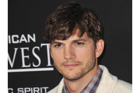 Ashton Kutcher hat in einer Cornflakes-Fabrik den Boden gekehrt. Für etwas extra Geld hat der Schauspieler auch schon Blut g...