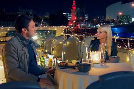Carina überzeugt den Bachelor beim Speed-Dating und darf zum Abendessen bleiben