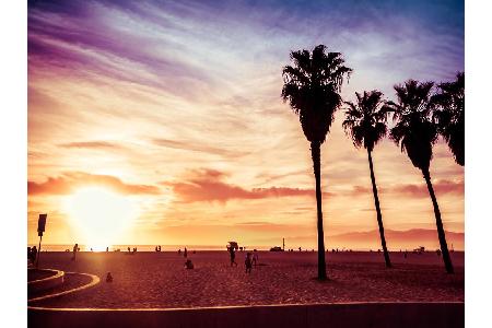 ... ist der Venice Beach in Los Angeles. An der Pazifikküste Kaliforniens sind die Sonnenuntergänge die heimlichen Stars, wi...