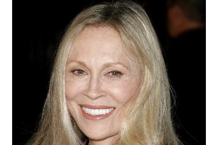 Ein Jahr später fügte der Baulöwe seiner Sammlung Schauspiel-Legende Faye Dunaway (77) hinzu. 1999 lächelte sie in die Kamer...