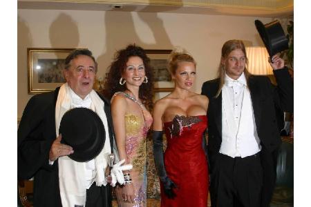 2003 musste sich Richard Lugner seinen Gast teilen. Denn Pamela Anderson (50) kam in Begleitung ihres damaligen Partners Kid...