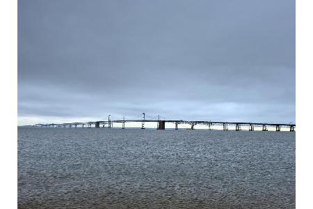 Zurück zu Kolossen aus Stahl und Glas, die nicht weniger furchteinflößend sind. Der Chesapeake Bay Bridge-Tunnel im US-Bunde...