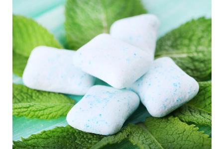 Gaukeln Sie Ihrem Körper etwas vor: Kauen Sie einen Kaugummi, bevorzugt Minze und zuckerfrei. So bekommt man einen frischen ...