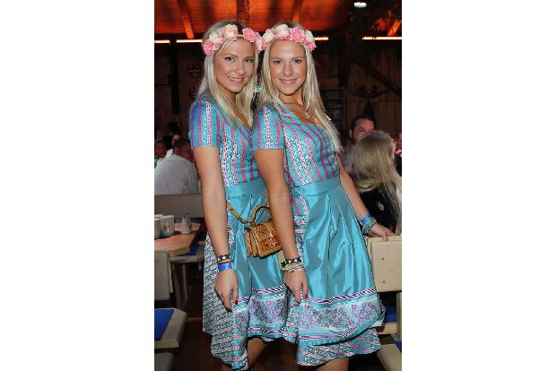 ...gibt es diese beiden nur im Doppelpack - doch bei Let's Dance müsste Cheyenne Pahde (l.) ohne ihre Zwillingsschwester Val...