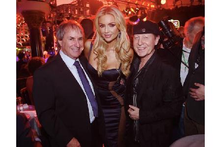 ...ihrem Papa Chris de Burgh zur Lambertz Monday Night 2017 gekommen, der sich nur zu gerne mit Klaus Meine umgab. Einfach s...