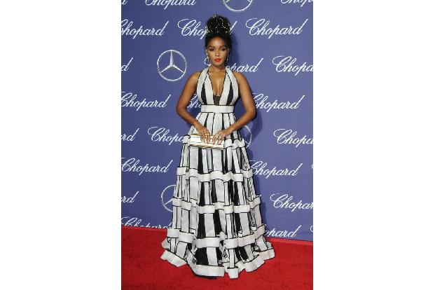 ...auch bei den Palm Springs International Film Festival Awards. Ihr 3-D-Kleid ist sicherlich schon jetzt eines der Roben de...