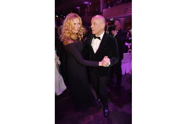 ...schwang die Exfrau von Martin Krug, Veronica Ferres mit Heiner Lauterbach das Tanzbein. Und wie es so sein soll, wurde es...