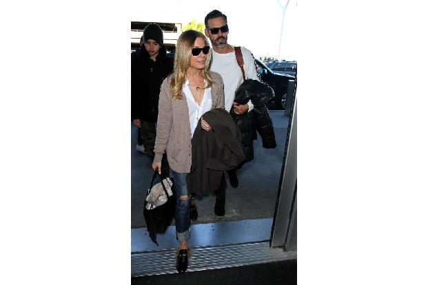 ...es wohl für Sängerin LeAnn Rimes und ihren Mann Eddie Cibrian hingeht? Die dicken Winterjacken könnten auf einen Winterur...