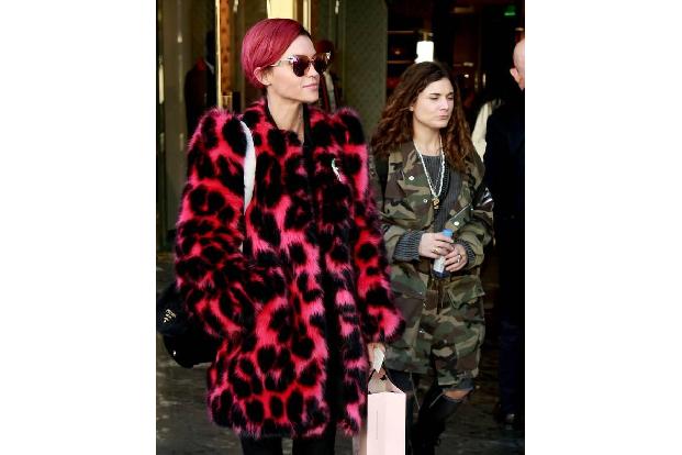 ...Leo aber auch in anderen Farben überzeugen kann, bewies Schauspielerin Ruby Rose. Passend zu ihren Haaren entschied sie s...