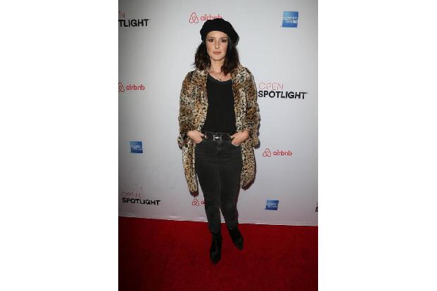 ...wie Schauspielerin Shenae Grimes, die mit ihrer Baskenmütze dem ganzen Look etwas Niedliches verlieh. Doch...