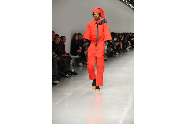 ...stattet Designer Xander Zhou seine Models bereits mit Schlafmütze aus. So können sie nach ihrem anstrengenden Einsatz als...