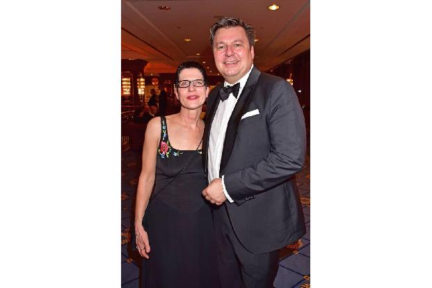 ...eines muss man schon sagen - auf dem Berliner Presseball wimmelte es nur so vor harmonischen Pärchen, ob liiert oder nich...