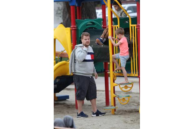 ...der Welt sind, muss man die eben am Wochenende bespaßen. So passiert es auch, dass ein James Corden sich auf einen Spielp...