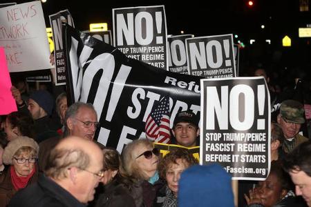 ...wurde in New York einen Tag vor der Amtseinführung Donald Trumps heftig demonstriert. Bis zu 25.000 Menschen sollen sich ...