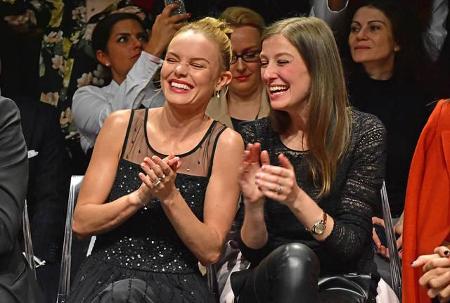 ..saß bei der Fashion Show anlässlich der Berliner Modewoche natürlich in der ersten Reihe. Neben ihr Alexandra Maria Lara, ...