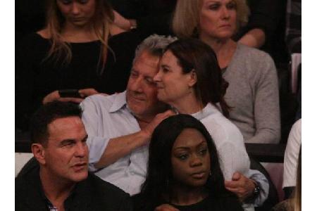 ...Schauspiellegende Dustin Hoffman ist nach über 36 Jahren Ehe immer noch so verliebt in seine Lisa wie am ersten Tag. Leck...