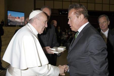 ...zum Fan wurde der 69-Jährige dagegen, als er am Mittwoch [25. Januar] dem Papst höchstpersönlich entgegen treten durfte. ...
