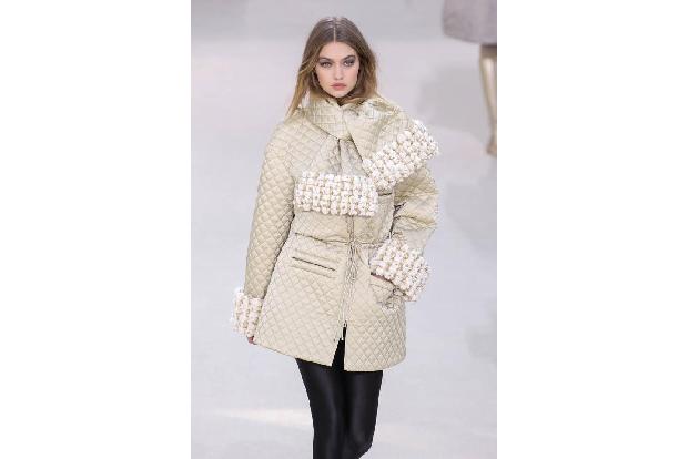 ...doch aktuell laut dem British Fashion Council das Model des Jahres! Und dann nicht wie immer bei Chanel? Obwohl: Auch ein...