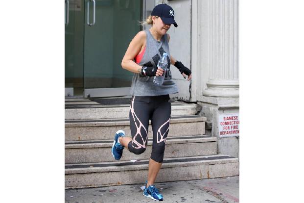 ...angezogener mag es dagegen Sängerin Rita Ora - zumindest beim Boxtraining. Auch sie hat den Celebrity-Sport Nummer 1 für ...