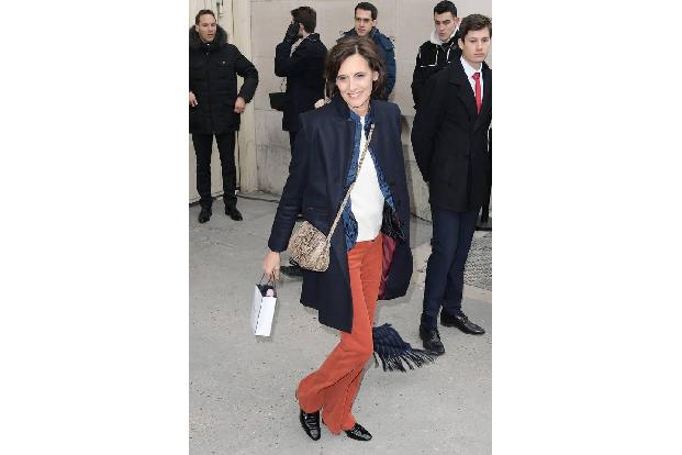 ...dürfte bei Inès de la Fressange wohl ebenfalls passieren. Das ehemalige Model ist jetzt selbst Designerin und in der Mode...