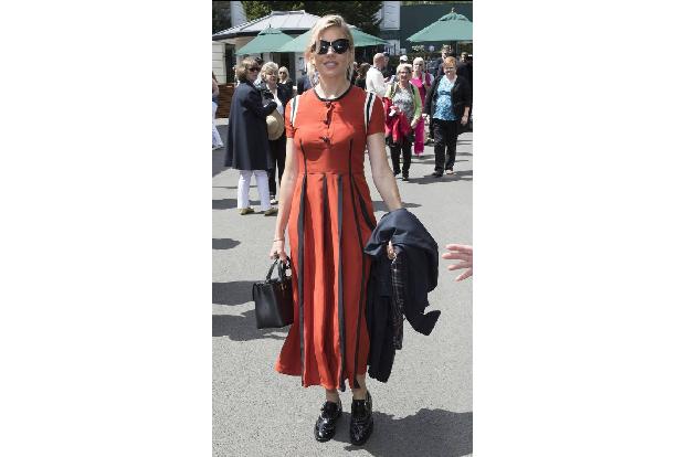 ...einen entspannten Tag beim Tennisturner Wimbledon entschied sich der Star für ein süßes Sommerkleid. Das könnten wir uns ...