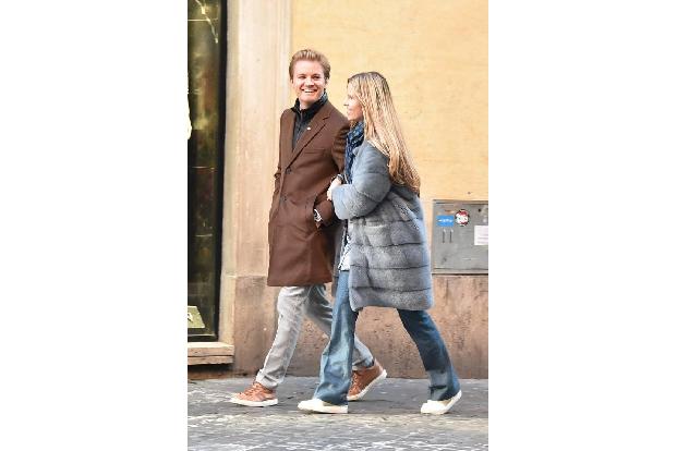 ...sind die beiden 31-Jährigen ein wundervolles Paar, von dem man nicht genug bekommen kann. So auch die Paparazzi, die den ...