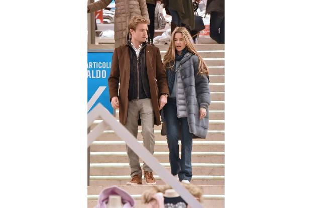...wenn sie sogar in einem Shoppingcenter nicht ungestört die Zeit zu zweit genießen können. Aber wo italienische Mode lauer...