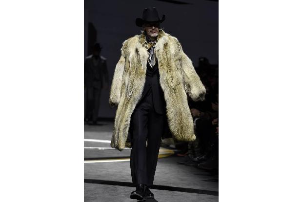 ...man in der zweiten Billionaire-Kollektion von Philipp Plein in Mailand nicht vorbei. Dekadente Pelzmäntel trägt man nicht...