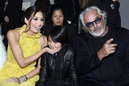 ...Flavio Briatore sicherlich auch seine neuen It-Pieces gefunden haben sollte. Der Sohnemann Nathan war anfangs zwar nicht ...