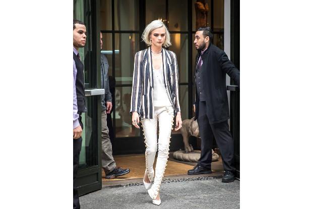 In Cara Delevingnes Leben herrscht irgendwie nie Langeweile. Seit sie 2015 das Modeln auf dem Laufsteg aufgegeben hat, um si... In Cara Delevingnes Leben herrscht irgendwie nie Langeweile. Seit sie 2015 das Modeln auf dem Laufsteg aufgegeben hat, um si...