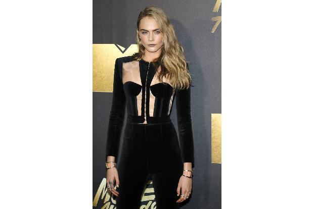 ...wir bei den Premieren des Films sicher wieder spannende Outfits zu sehen bekommen. Für die eigene Party-Styling-Inspirati...