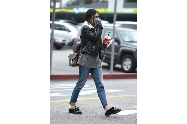 ... sich die gute Vanessa ein Zubrot verdienen. Was allerdings dagegen spricht: Auch mit super-stylishen Looks verdeckt sie ...