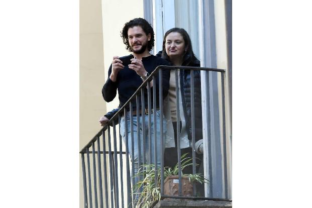 ...für die Schnappschüsse kann man sich ja rächen, dachte sich der gute Herr Harington. So wurden die Täter zu Opfern und se...
